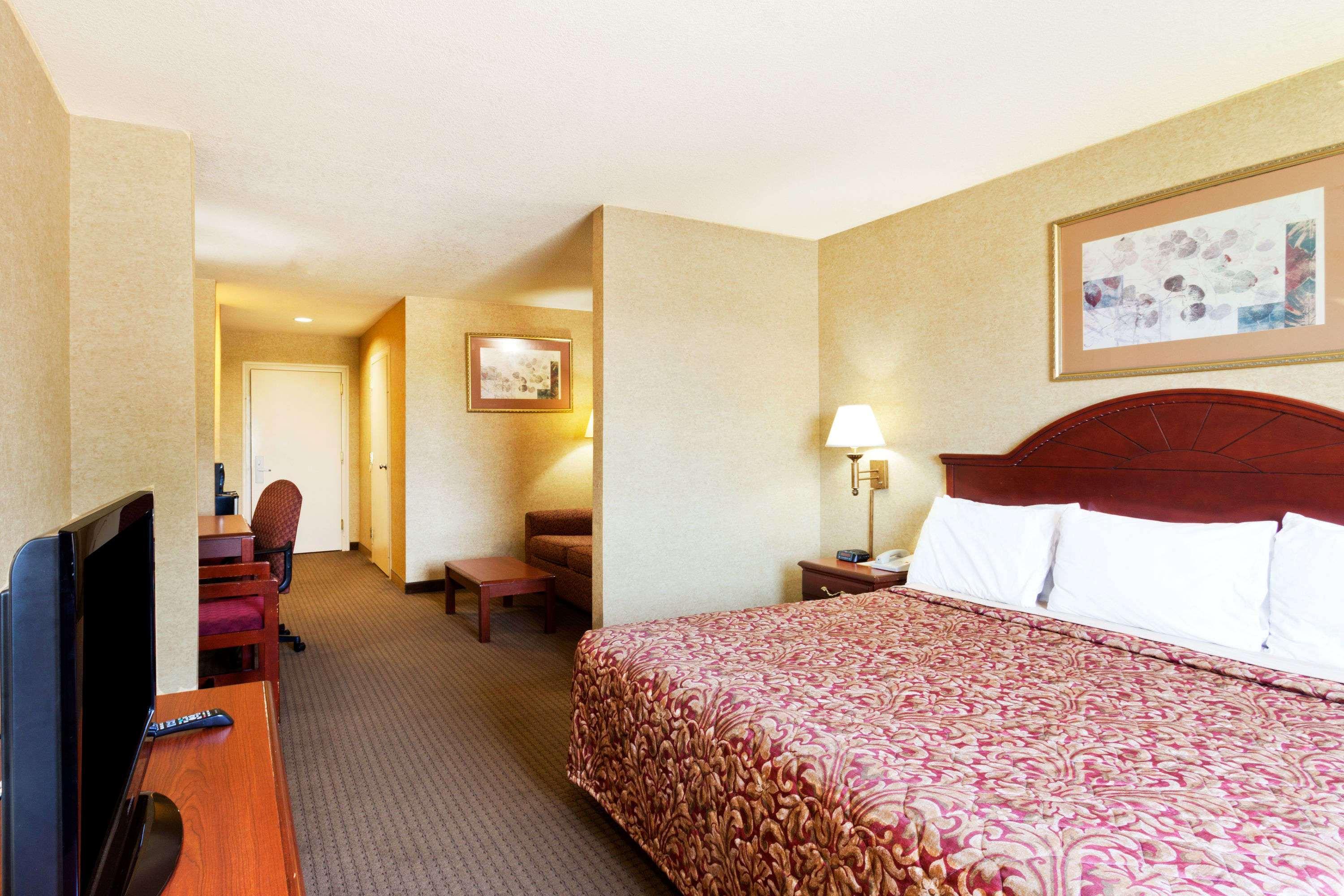 Days Inn & Suites By Wyndham Wynne Luaran gambar