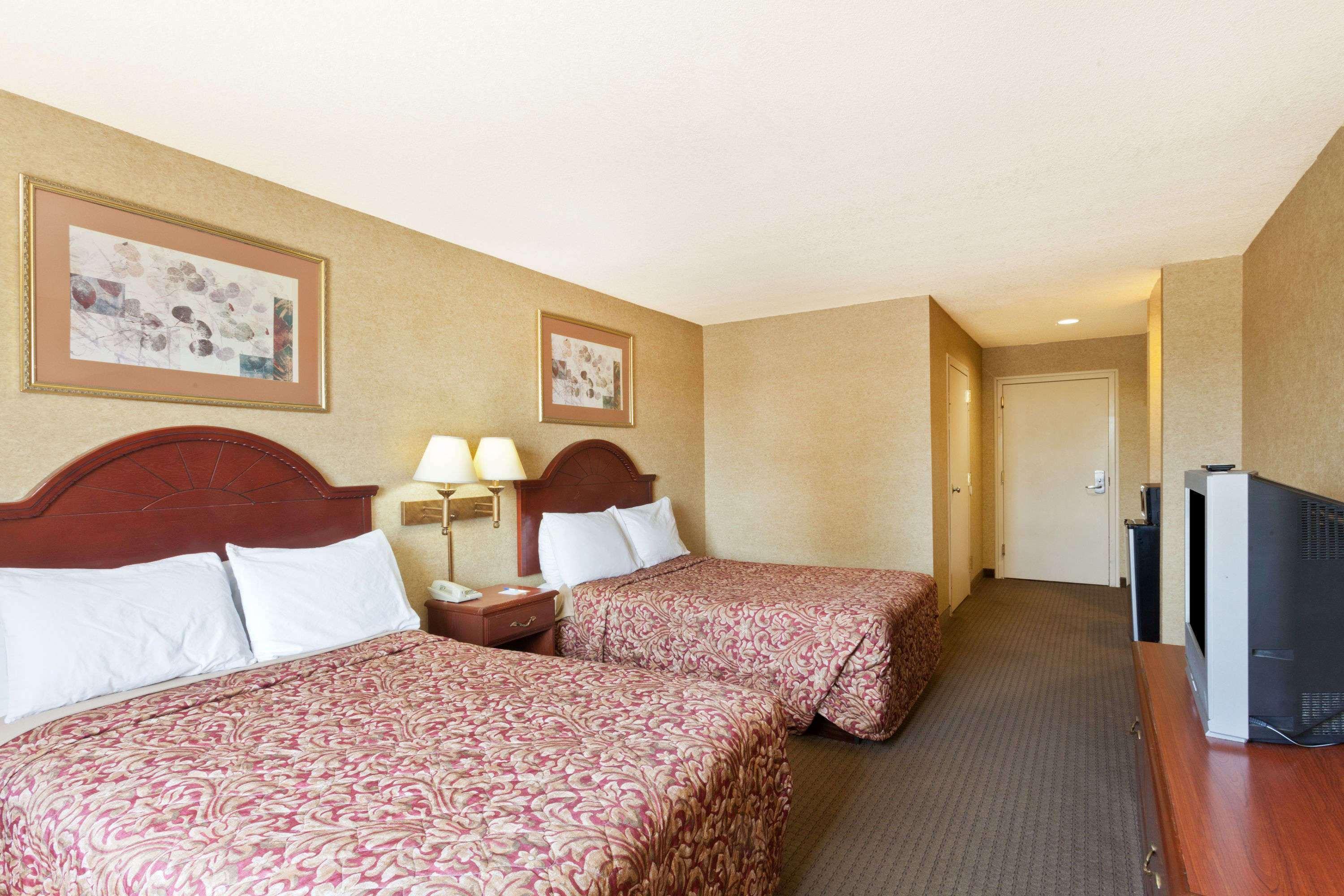 Days Inn & Suites By Wyndham Wynne Luaran gambar