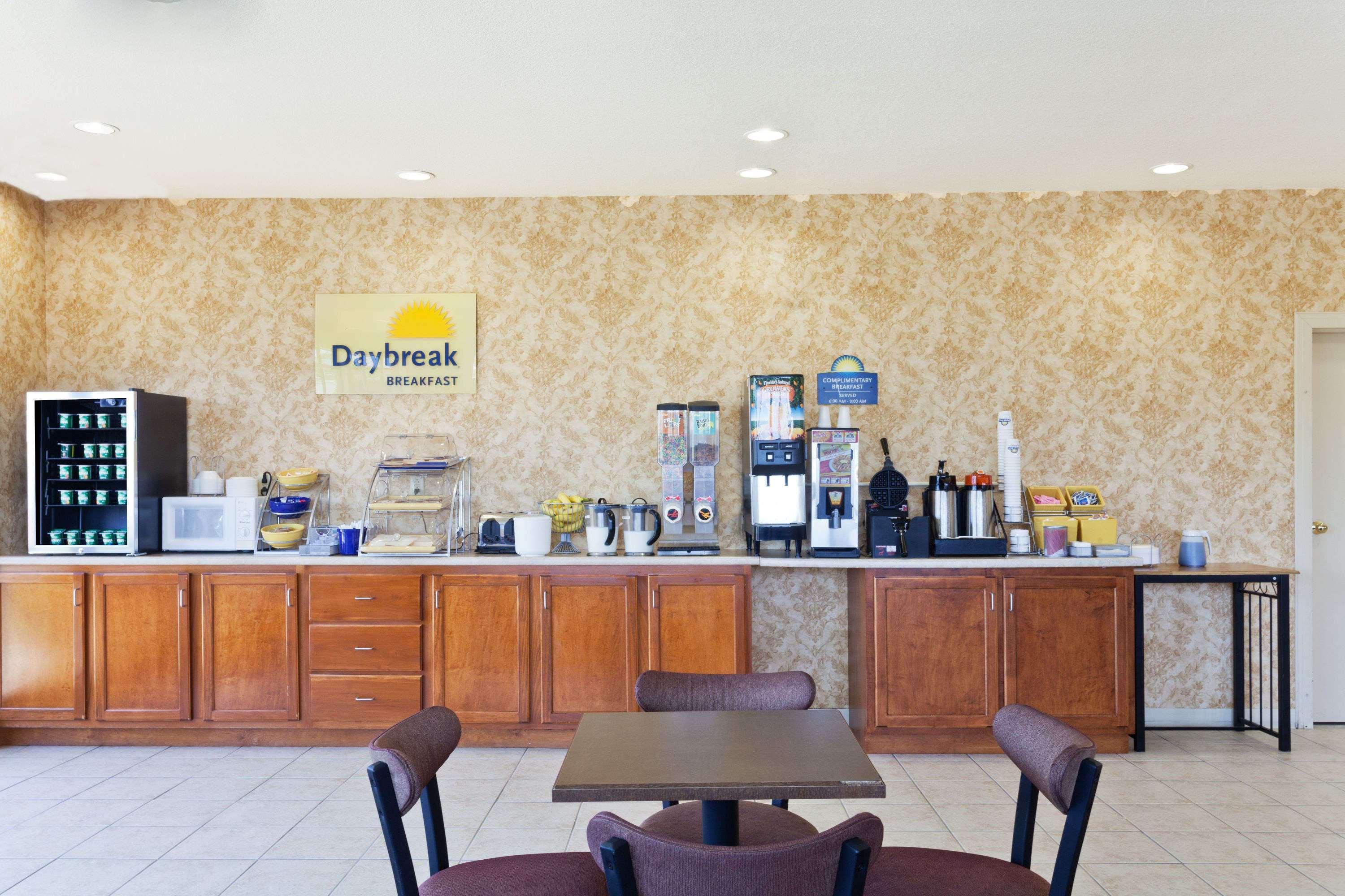 Days Inn & Suites By Wyndham Wynne Luaran gambar