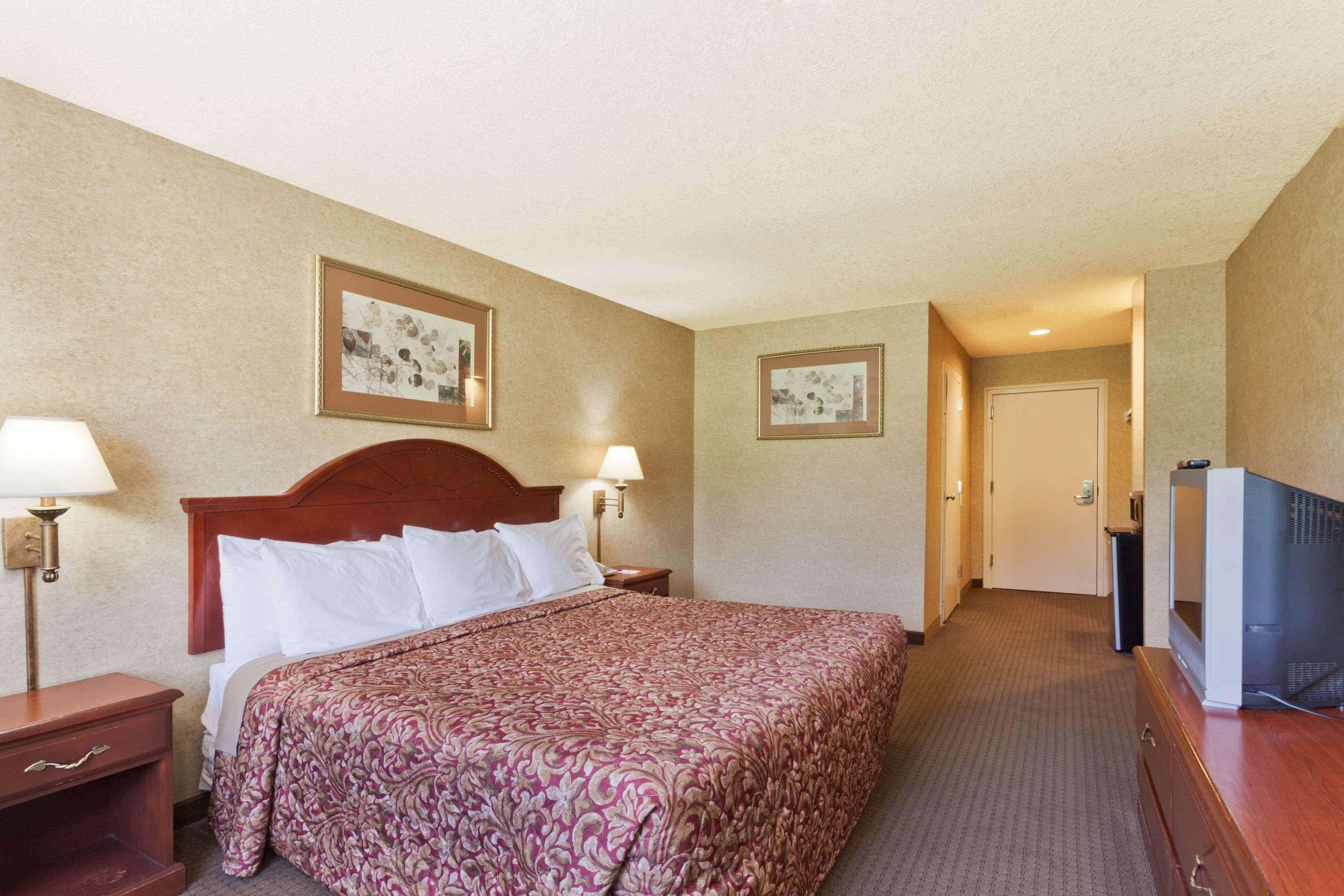 Days Inn & Suites By Wyndham Wynne Luaran gambar