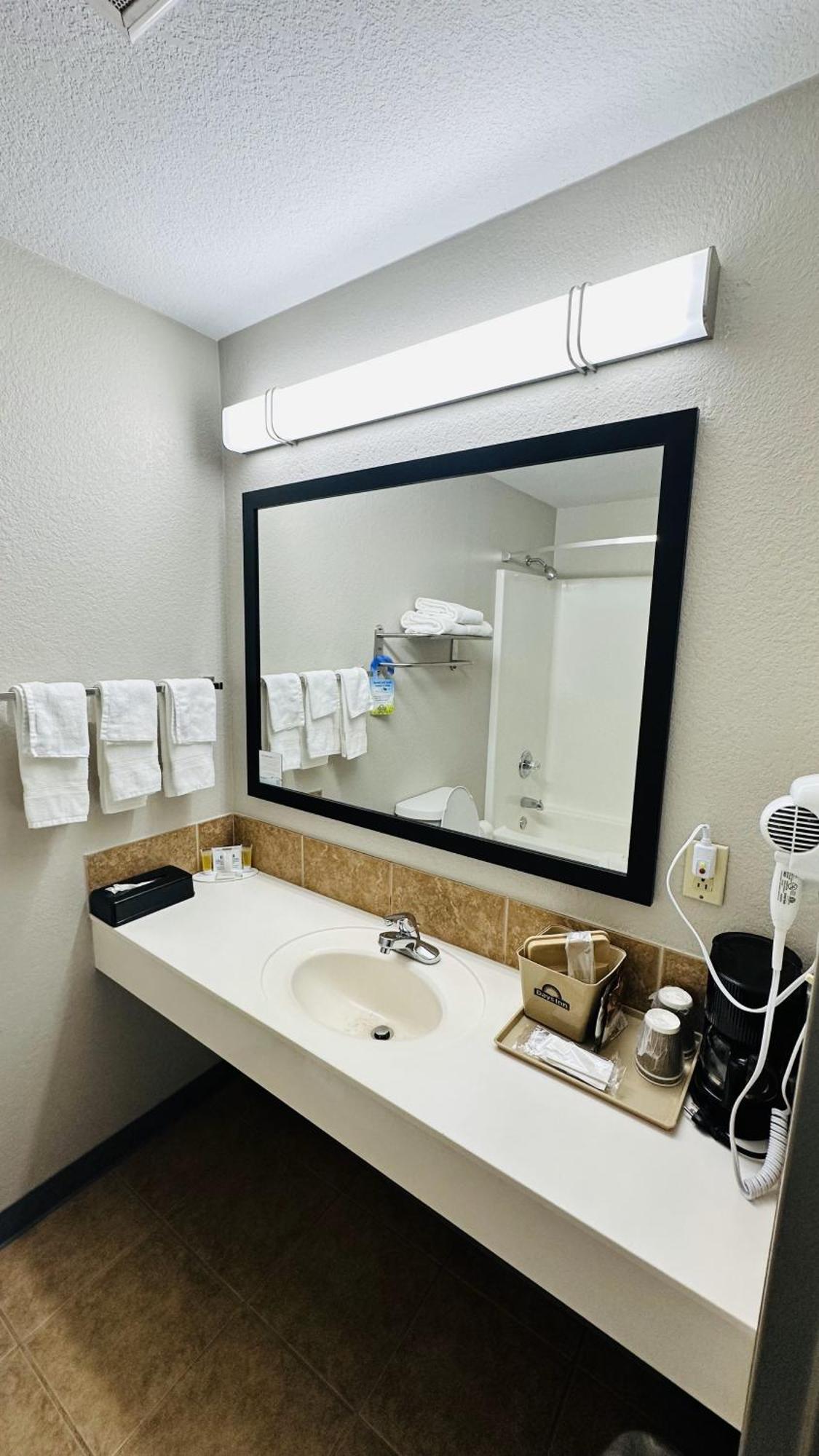 Days Inn & Suites By Wyndham Wynne Luaran gambar