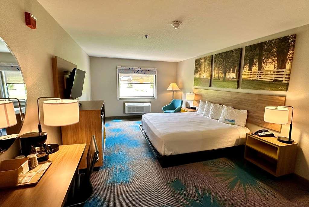 Days Inn & Suites By Wyndham Wynne Bilik gambar