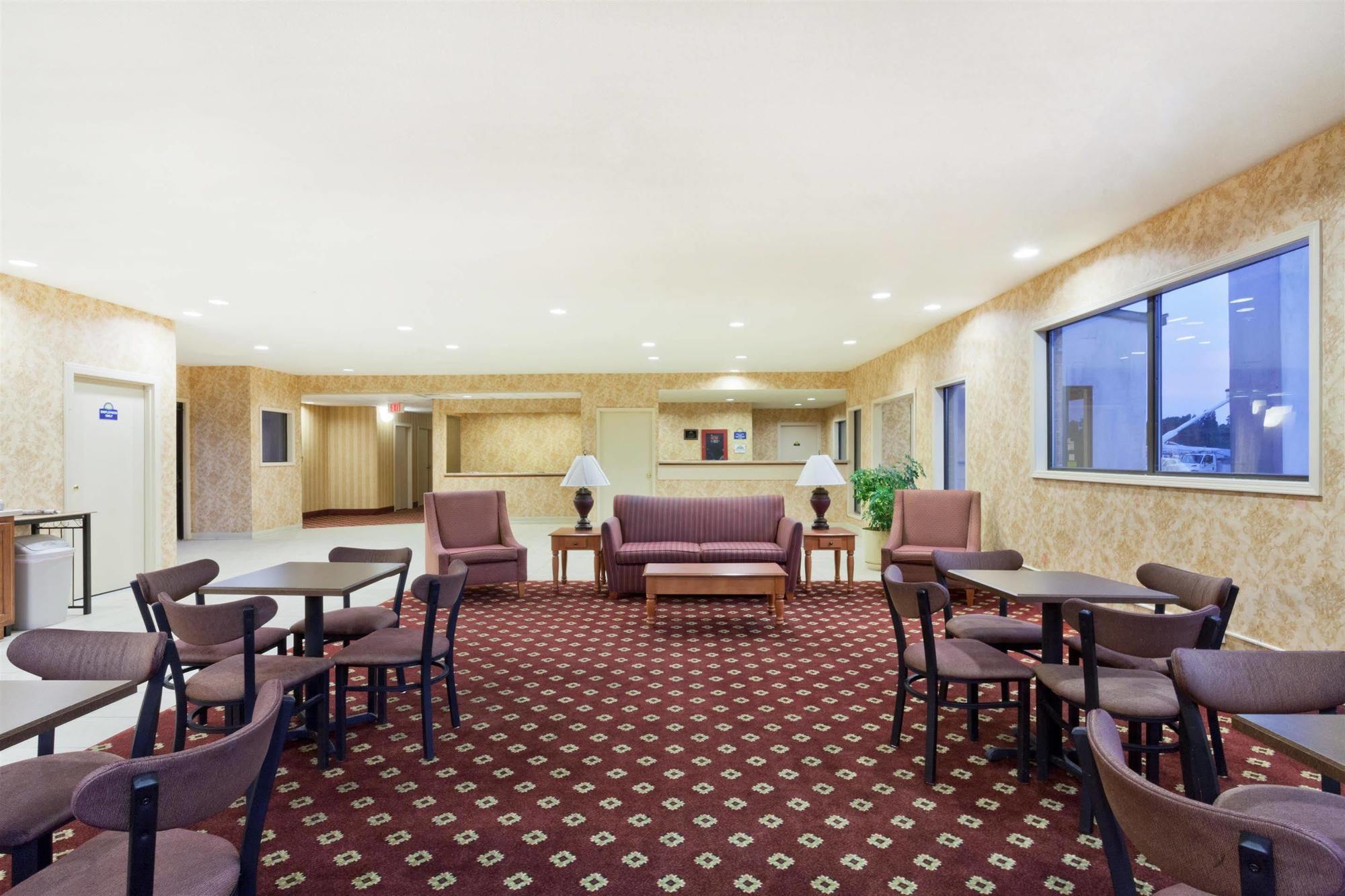 Days Inn & Suites By Wyndham Wynne Luaran gambar